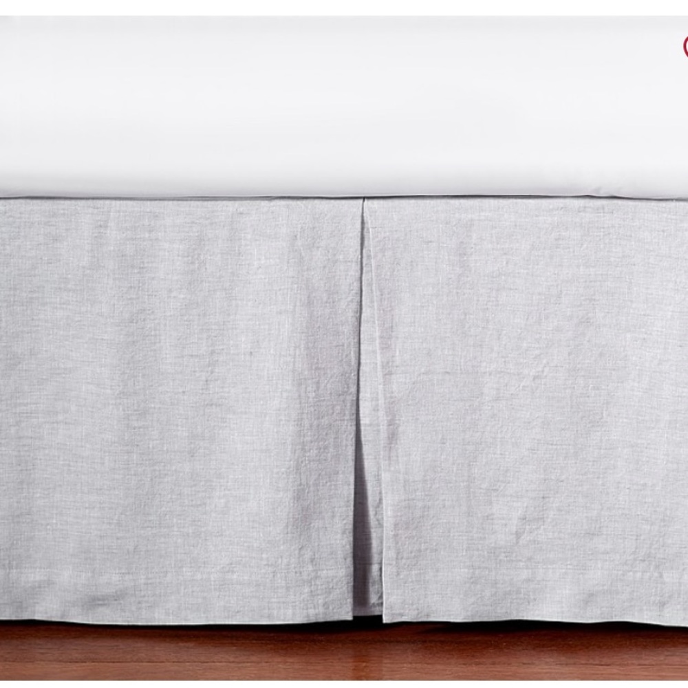 Pottery Barn Linen Cribskirt-Like New